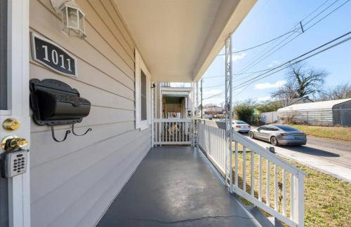 Stylish Private Room in Peaceful Home| 30 Nite Min - Foto 14