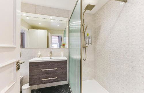 Spacious 2BR Flat with Private South Facing Terrace in West London - Foto 4