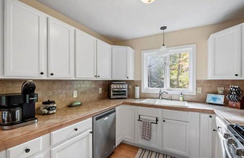 Cozy Mountain Retreat Fireplace Deck Near Lakes - Foto 17