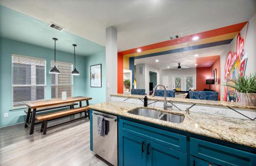 Modern 3-Story Townhome w Pool Table, Sleeps 10 Near Stadiums - Foto 28