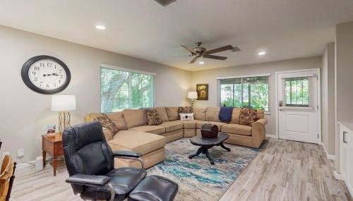 Updated house with enclosed yard, patio, central AC, & washer/dryer - Foto 3