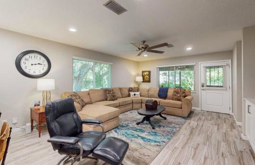 Updated house with enclosed yard, patio, central AC, & washer/dryer - Foto 3