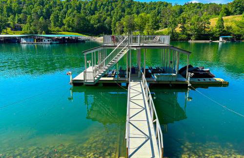 Lakefront Cabin Sleeps 14 - 2 Level Dock - Sun Deck - Foto 4