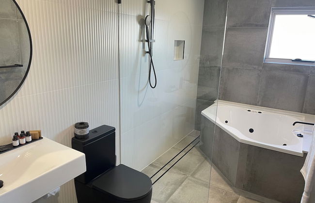 Honeysuckle Executive Apartments - Photo 17