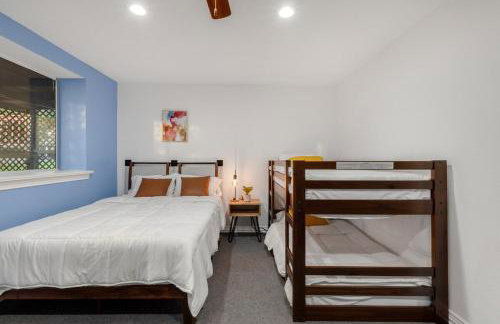 Lakefront Retreat Sleeps 15 Starlink Internet - Foto 18