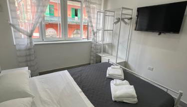 Dimora di Antonietta Room - near Train Station & Wi-Fi - Foto 2, towels, wardrobe