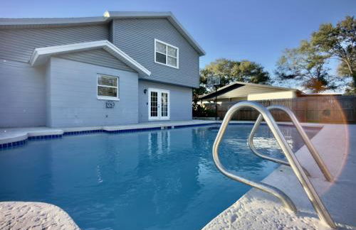 Luxury 4BR Getaway with Heated Pool & Cozy Vibes! - Foto 45