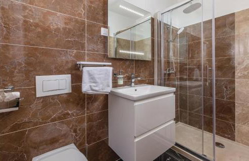 4 Bedroom Gorgeous Home In Pican - Photo 47