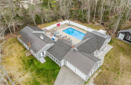 Kennebunk/Kennebunkport Beach House w/Pool! - Photo 1