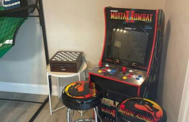 Modern Home near Lake w HotTub, Game Room, Fireplace - Foto 47