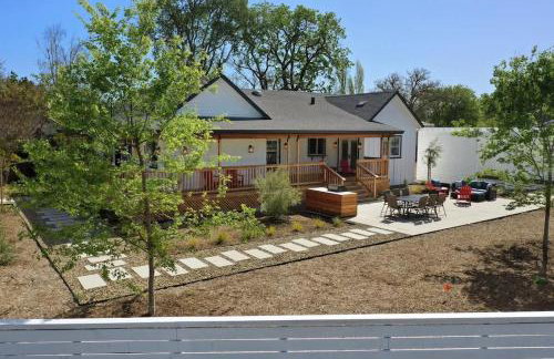 Completely Remodeled Farmhouse With Stunning Views Of Dry Creek Valley - Foto 27