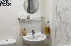 Tropical Sun Homes - Beautiful spacious 3 bed home in a serene environment with free parking for 2 cars - Foto 12