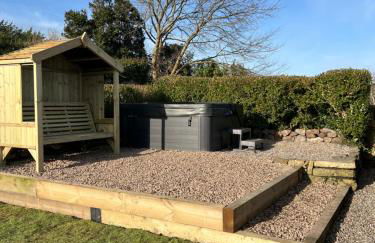 Ty Fin Cottage with Hot Tub - Photo 16