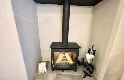 *Brecon Beacons,Log Burner, hot tub Dogs Welcome* - Photo 24