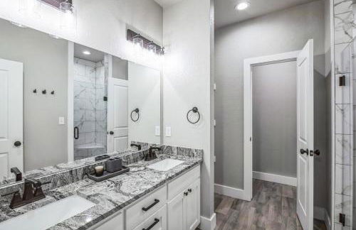 Stunning New Kitchen, Mins to Lake, Gas Firepit, Mins to Glen Rose Medical Center - Foto 12