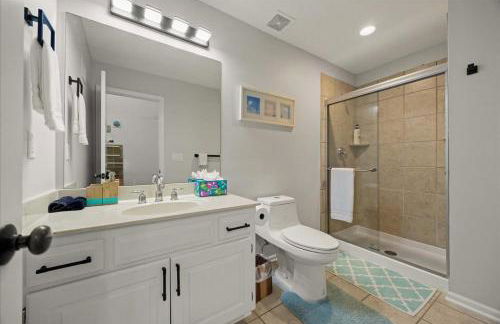 Beautiful relaxing private villa next to a pond smart home and Traeger Grill - Foto 16