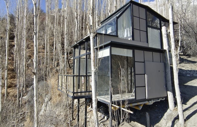 Stunning Cliff-edge 2-bedroom Chalet in Karimabad - Photo 30