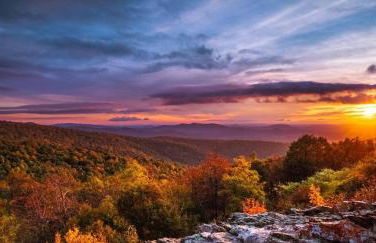 Hot Tub, Wraparound Deck, & WiFi at Chalet Cabin - Foto 26