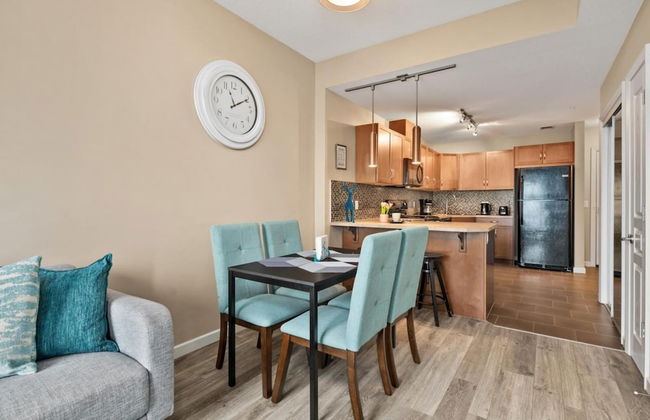 Modern DT Condo Balcony Parking Gym Hot Tub - Foto 31