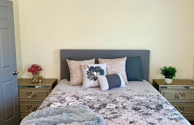 The Southside Villa - With Private Yard & Parking, Near Falls & Casino by Niagara Hospitality - Foto 7