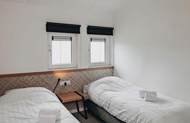 Modern Lodge Near Beach - Photo 3