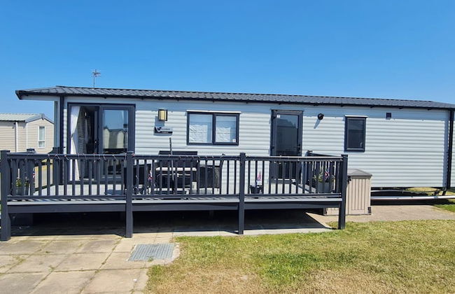 Mikey 3 bed Balcony Rhyl - Foto 1