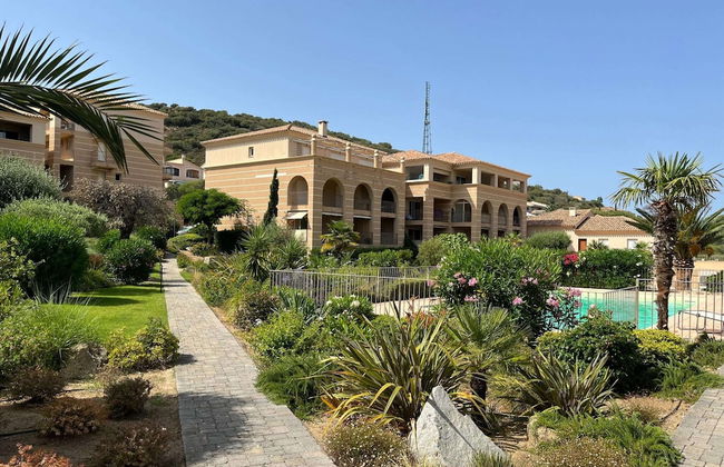 Apartment With sea View and Pool - Photo 22