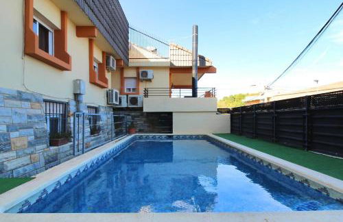 Chalet con piscina y barbacoa - Foto 2