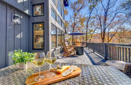 Burton on the Rocks Lake Retreat with Hot Tub! - Foto 1