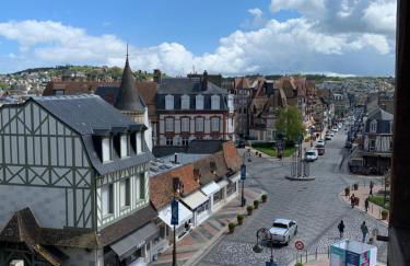Duplex au cœur de Deauville avec vue imprenable et parking privé - Photo 13