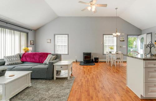 4 Mi to Long Lake! Secluded Haven with Fenced Yard - Foto 7