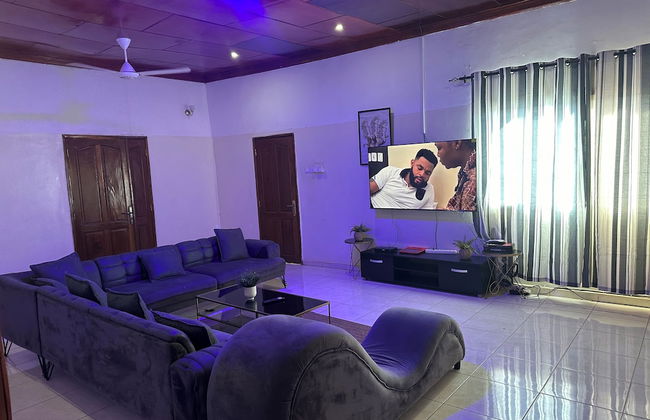 The Retreat Emerald Apartments Close to the Beach - Photo 13