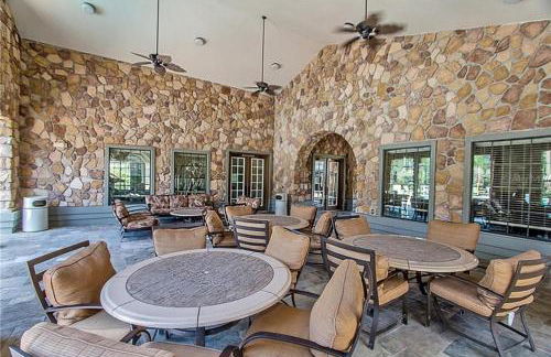 Pool view, 10 miles to Disney World, washer, dryer, kitchen, Wifi, two pools, ground level - Foto 28