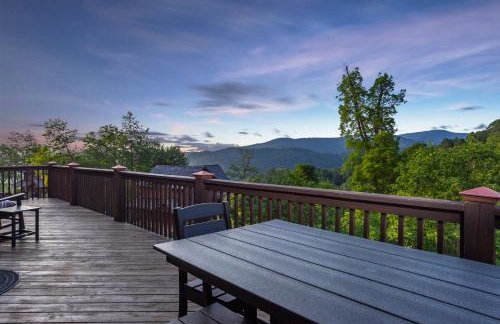 Whiskey Hills - Newly Remodeled Luxury Cabin with Hot Tub, Incredible Views close to Asheville, walk to Hatley Pointe & Ski! - Foto 4