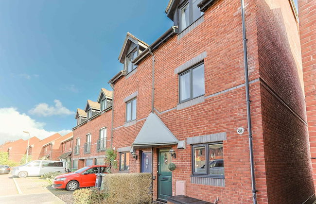 Chandlers Walk Modern Comfy Family Home in Exeter - Photo 46