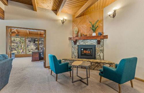 Sensational Burning Tree 4 bed 3 bath Retreat in the Country Club - Photo 3
