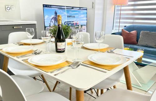 Walnut Luxurious 2-Bedroom with Ensuite - Parking, Netflix, WIFI - Close to Oxford, Bicester & Blenheim Palace - Photo 2