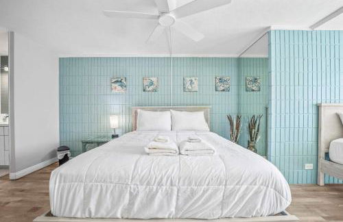 Beautiful Beachfront Condo - Photo 14