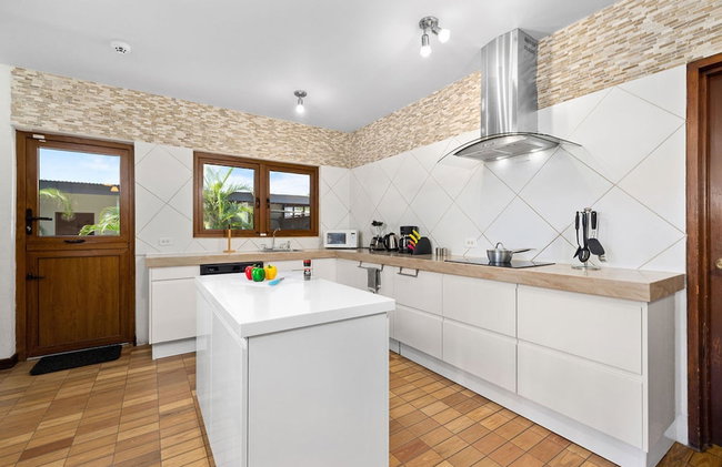 Spacious 4BR Villa Private Pool Cozy Location - Photo 29