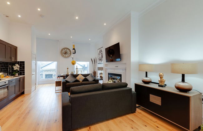 80 by Elite - Photo 70