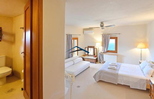 The Charming Waterfront Retreat, with a swimming pool & direct access to the sea, ideal for large families, or a group of friends - Foto 31