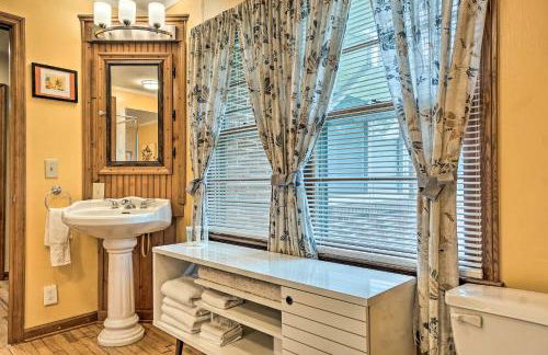 Pet Friendly Home with Hot Tub, Patio and Game Room! - Foto 17