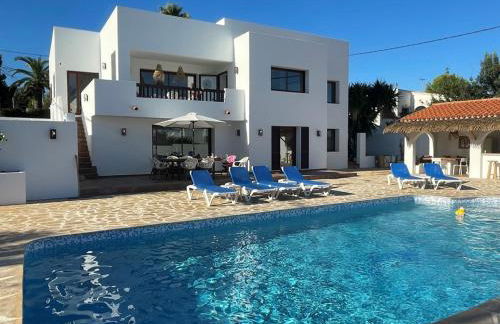 Off-grid Luxury Villa with Tikibar by the pool. - Photo 9