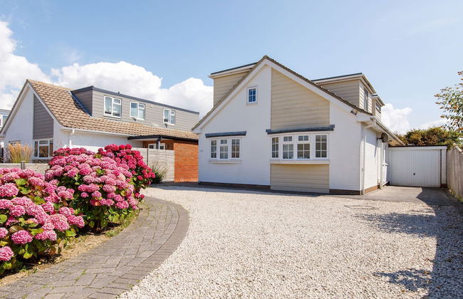 Tranquil Family Retreat 5 min to Beach Garden - Photo 57