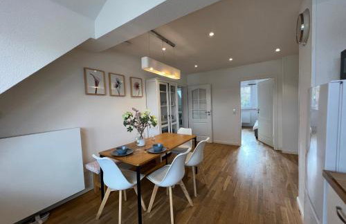 Schöne Altbauwohnung mit großer Dachterrasse für bis zu 8 Personen - Foto 2