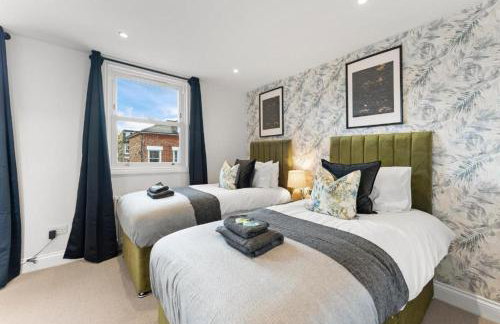 Stunning 4 Bedroom Abode in Zone 1 - Balcony - Sleeps 9 - Foto 1