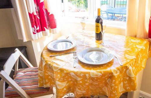 Dart Haven - cheerful holiday bungalow in Galmpton - Photo 9