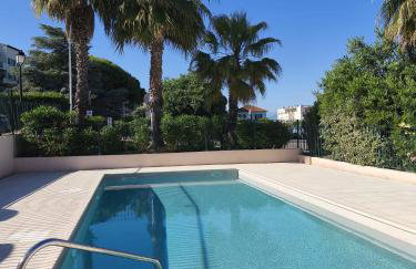 Charmant 2 pieces avec parking privé et piscine - Foto 1