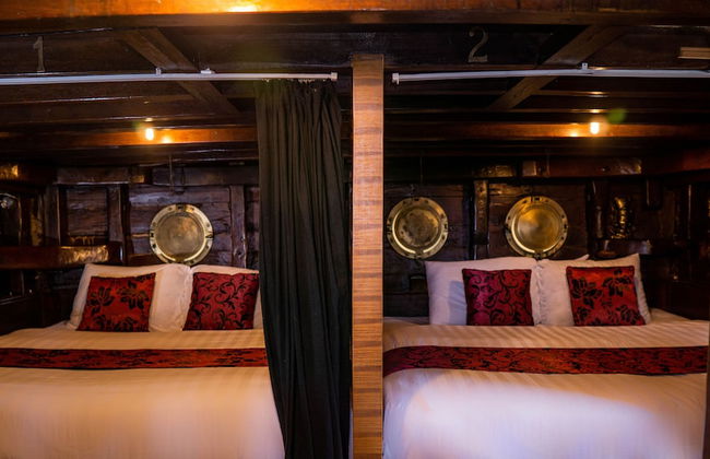 Komodo Pirate Boat - Phinisi Liveaboard - Foto 17