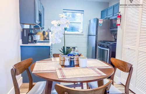 The Moose #5 - Modern Comfy Studio with King Bed, Free Parking & Fast WiFi - Foto 16